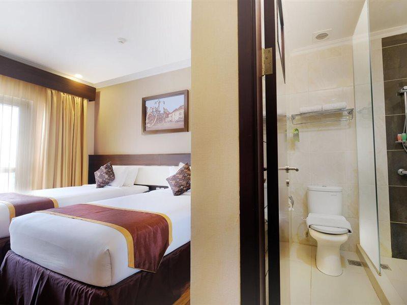 Royal Darmo Malioboro Hotel Yogyakarta Ngoại thất bức ảnh