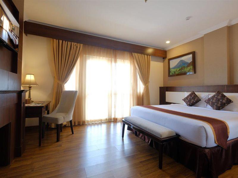 Royal Darmo Malioboro Hotel Yogyakarta Ngoại thất bức ảnh